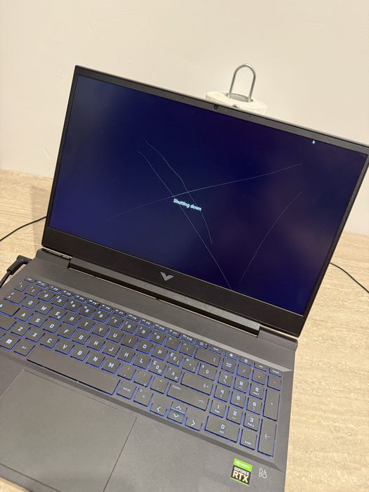 Vând Laptop HP Victus 16 - Rtx 3060 - 144hz + încarcător