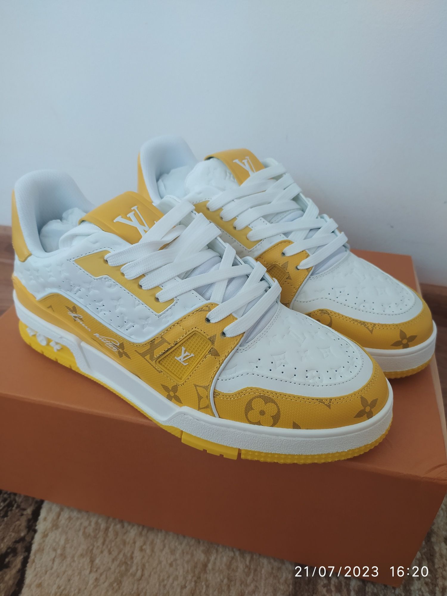 Louis Vuitton Arch Li Yellow sneakers [ 42 ]