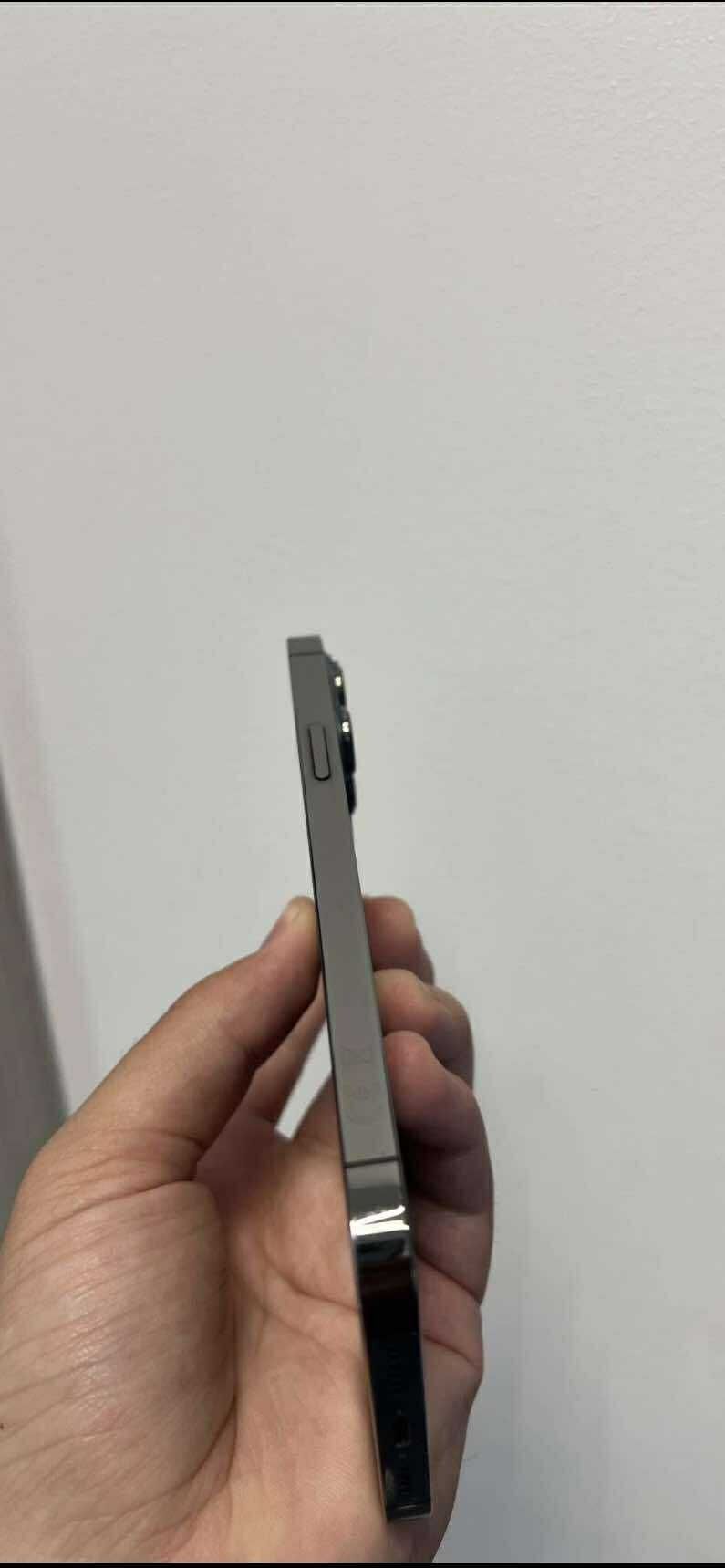 Vând iPhone 13 pro max în stare impecabila