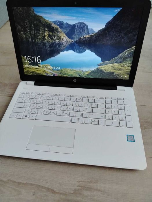 Лаптоп в перфектно състояние HP 15-bs002nu , 128GB SSD 4GB RAM