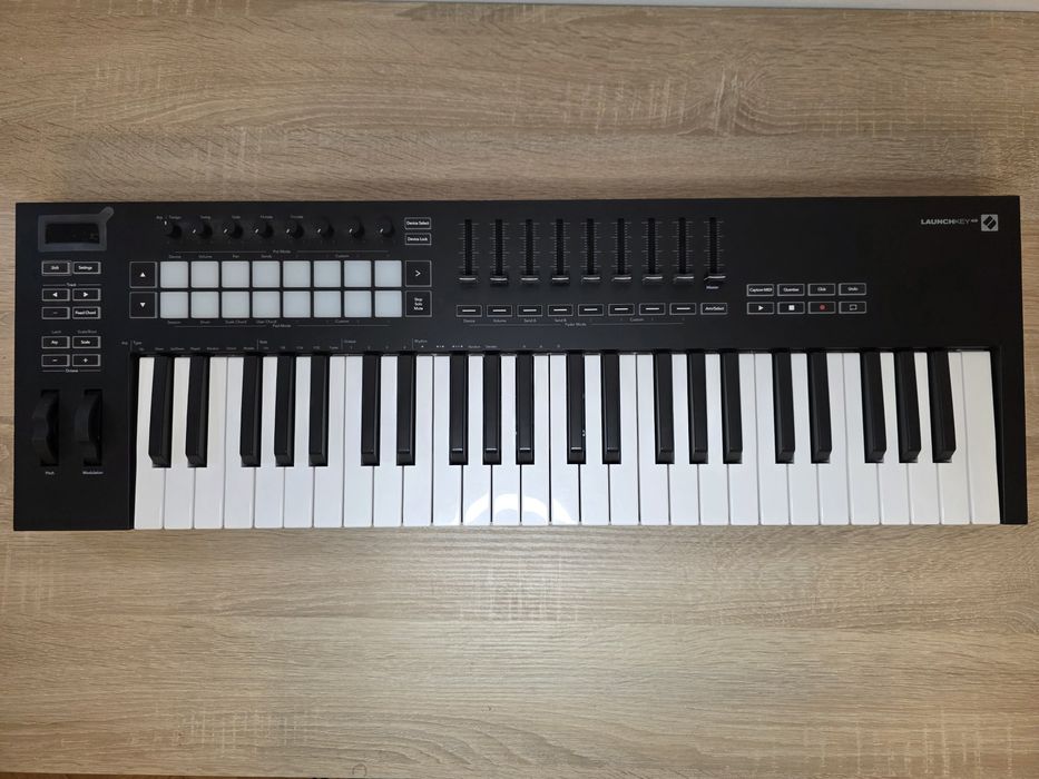 Controller Clapa midi Novation Launchkey 49 mk3