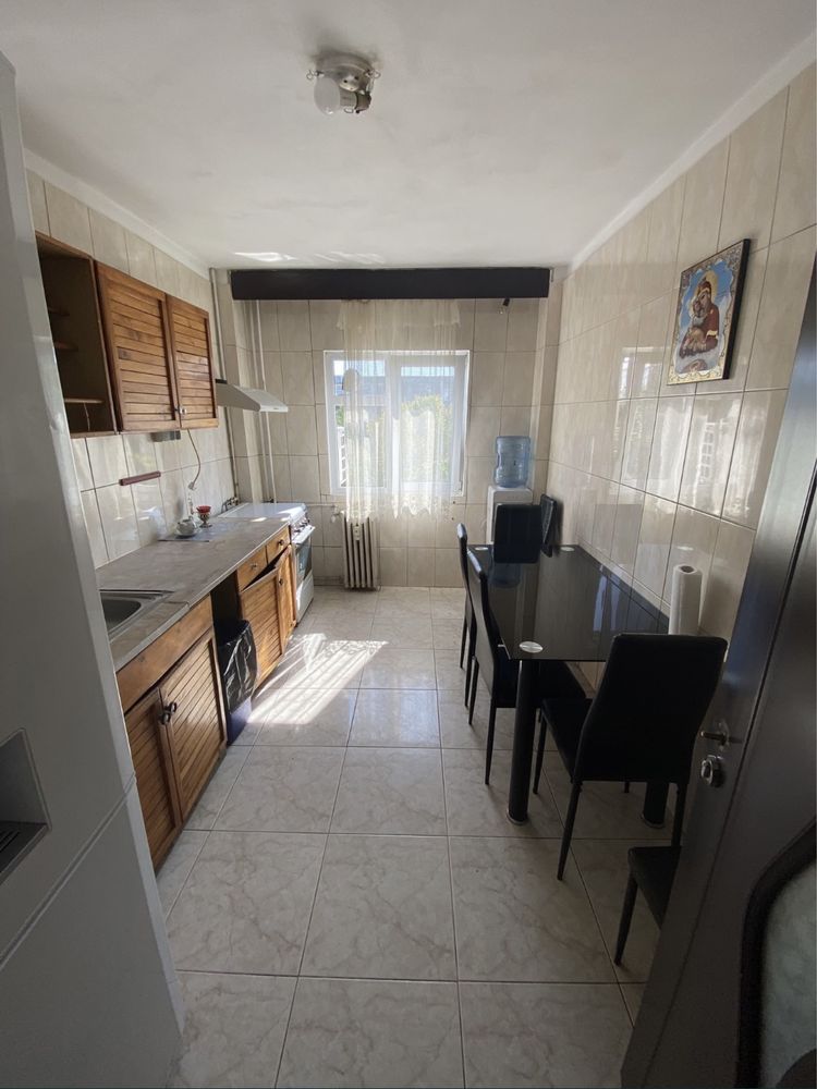 Apartament 3 camere, decomandat, cf 1A, Malu Rosu