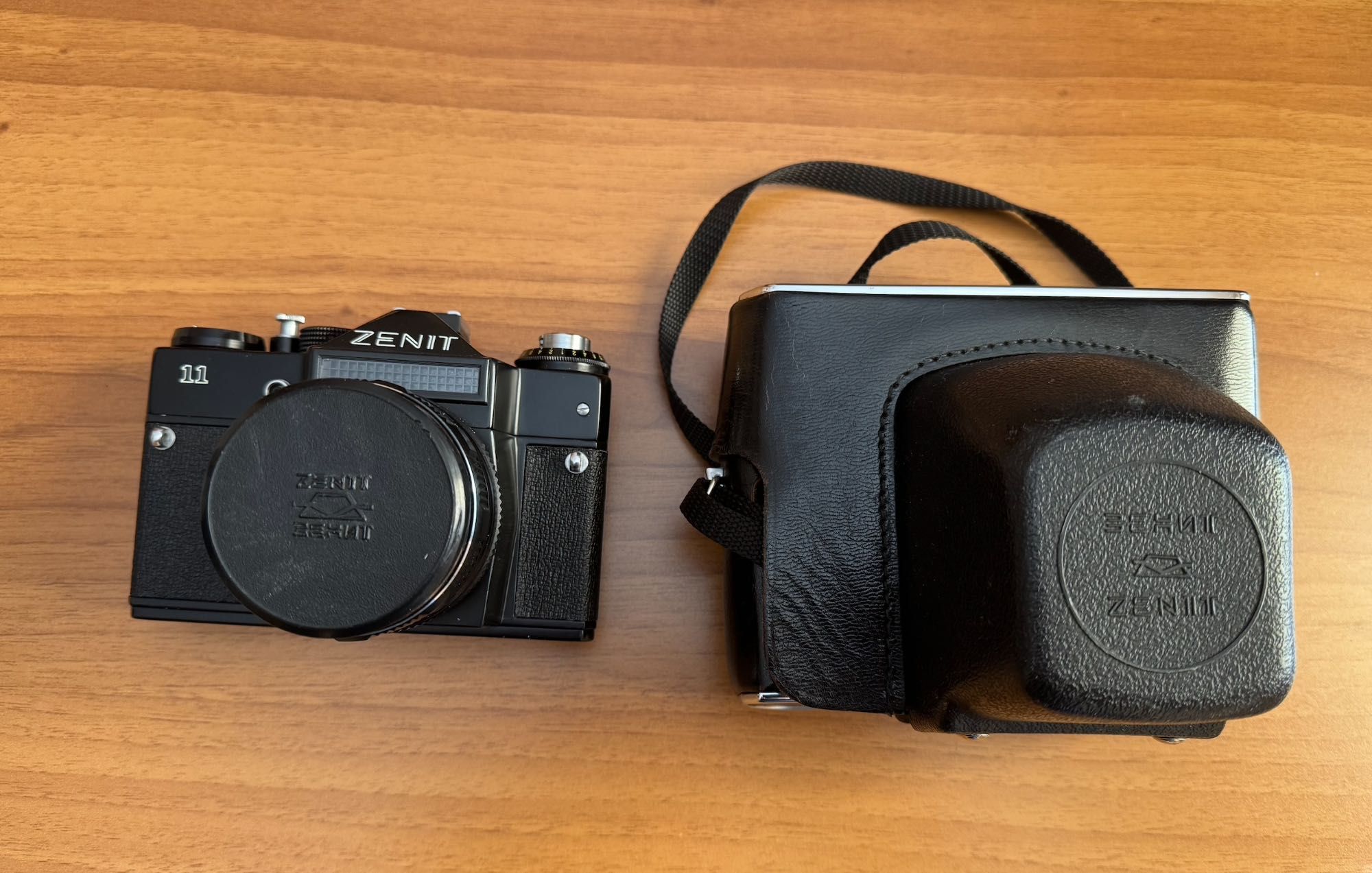 Продавам фотоапарат ZENIT 11 с обектив NELIOS-44M-4