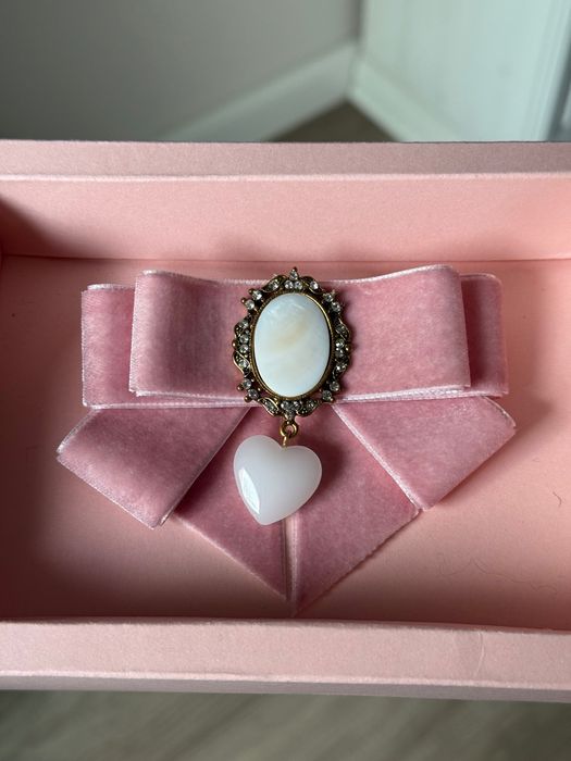 Елегантни брошки