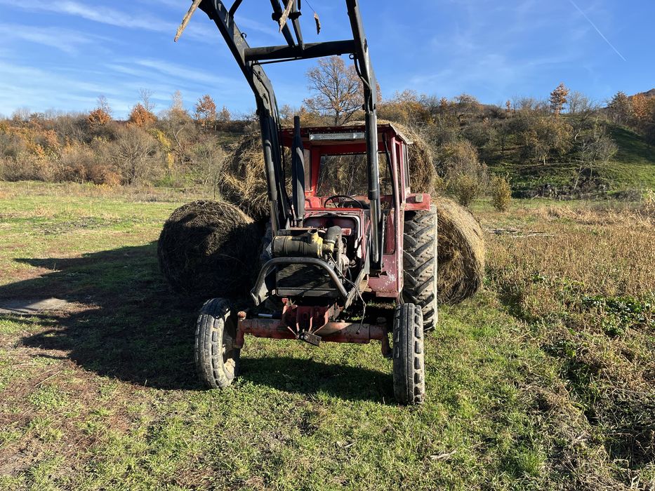 Vand tractor international 834 cu incarcator frontal
