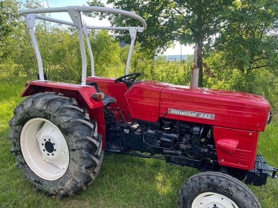 Tractor universal 445