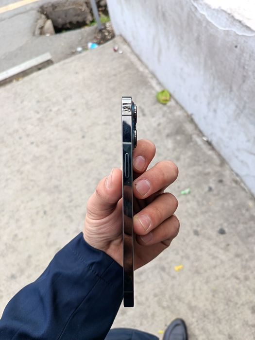 Iphone 13 pro max. Tiniq.