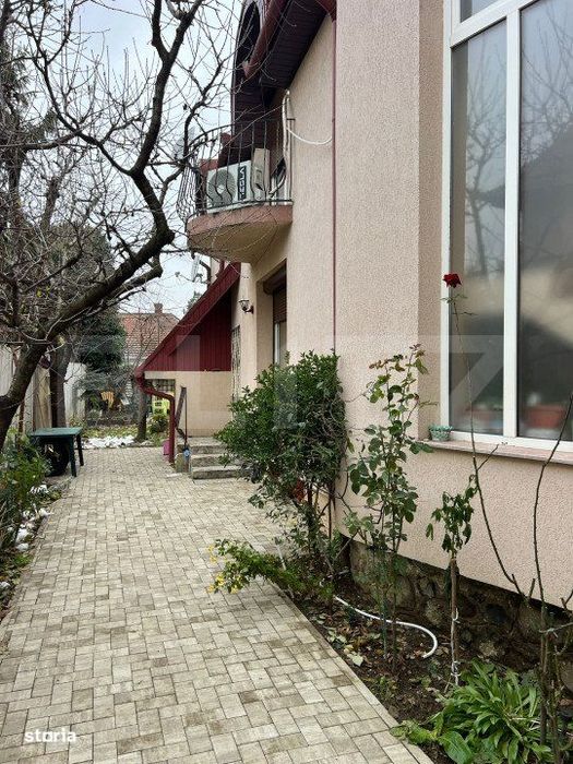 Casa spatioasa P+M, 6 camere, 236 mp, in cartierul Titulescu