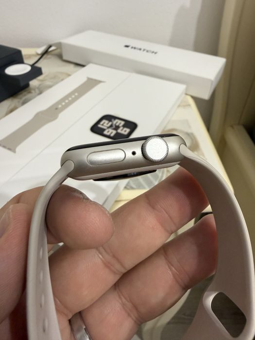 Apple Watch SE (2023) Starlight 40mm Band S/M
