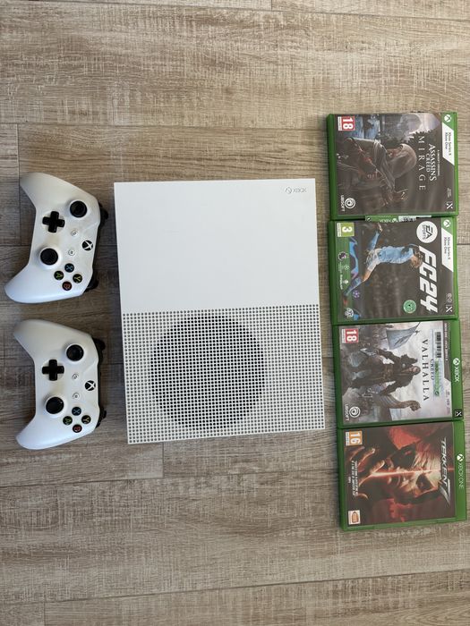 xbox one s 500gb, 4k, 2 controllere si 4 jocuri