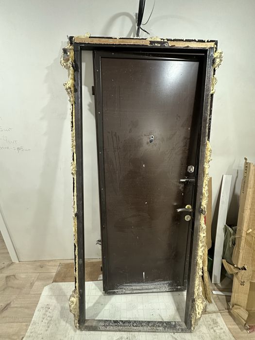 Железная входная дверь