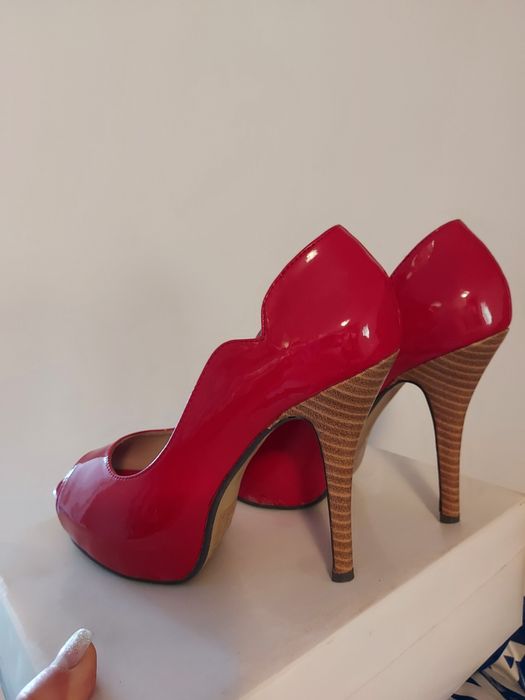 Pantofi piele lacuita m.38