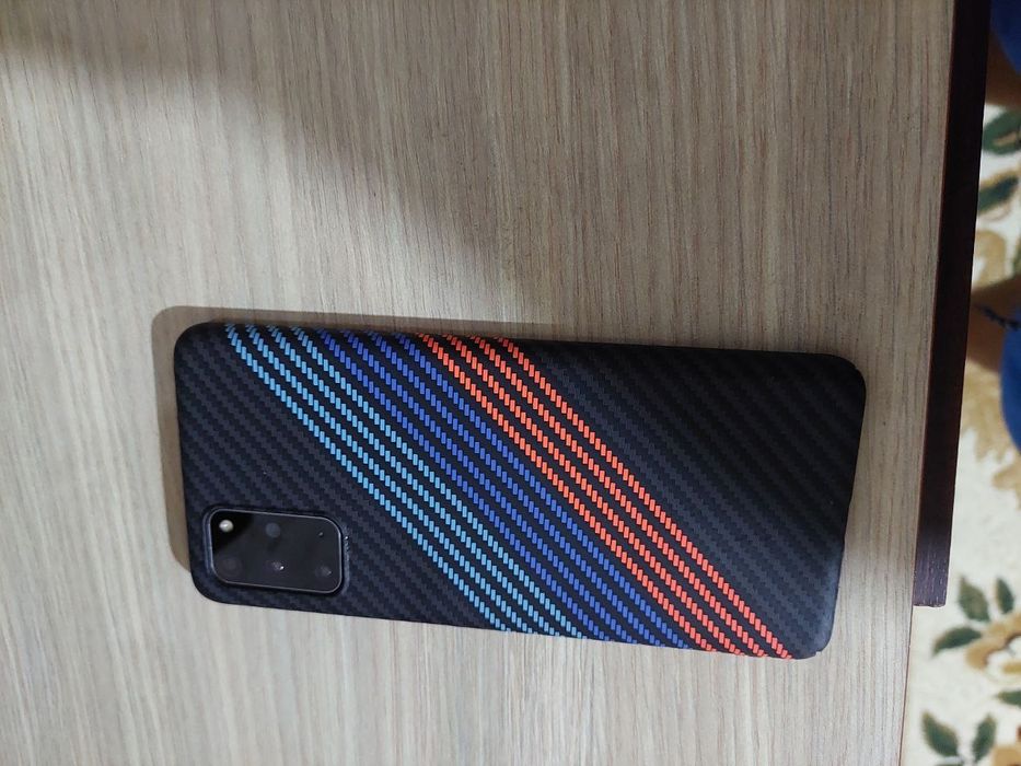 Samsung S20 plus сотилади 200$.