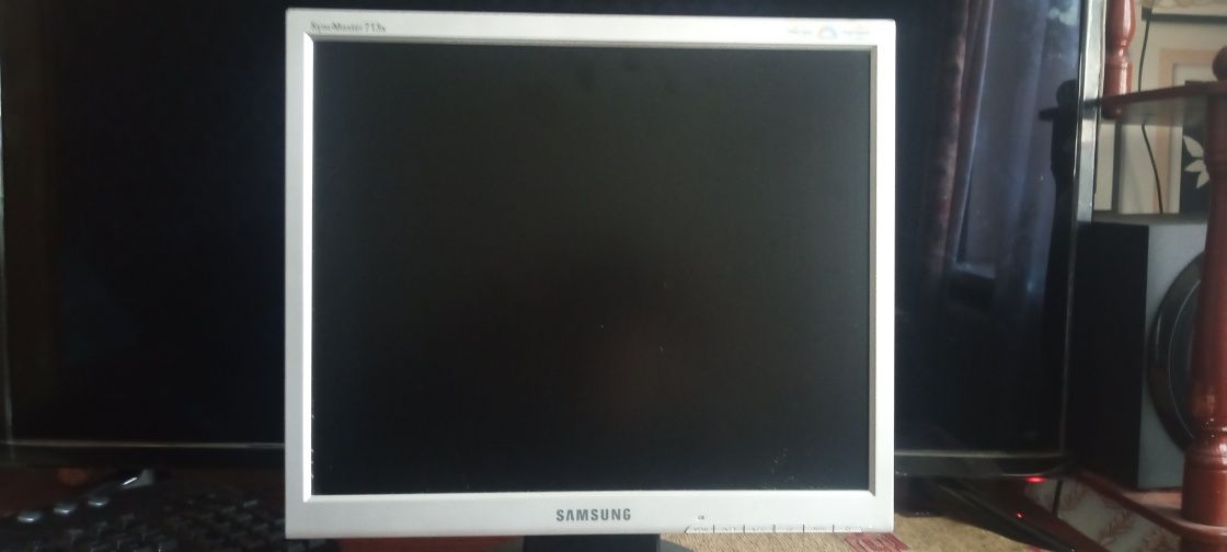 Продам монитор Samsung 713n