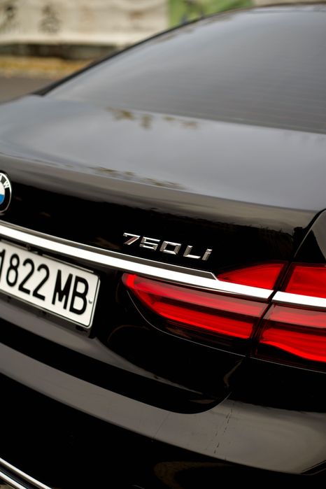 Schimb cu miniexcavator BMW 750LI XDRIVE 2017