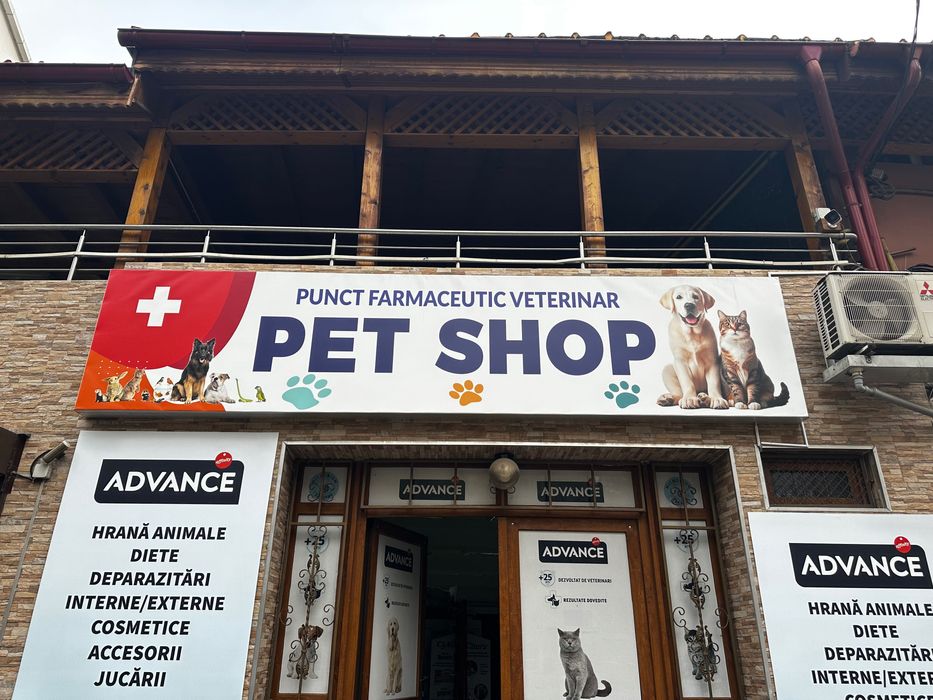 Reclamă luminoasă tip casetă