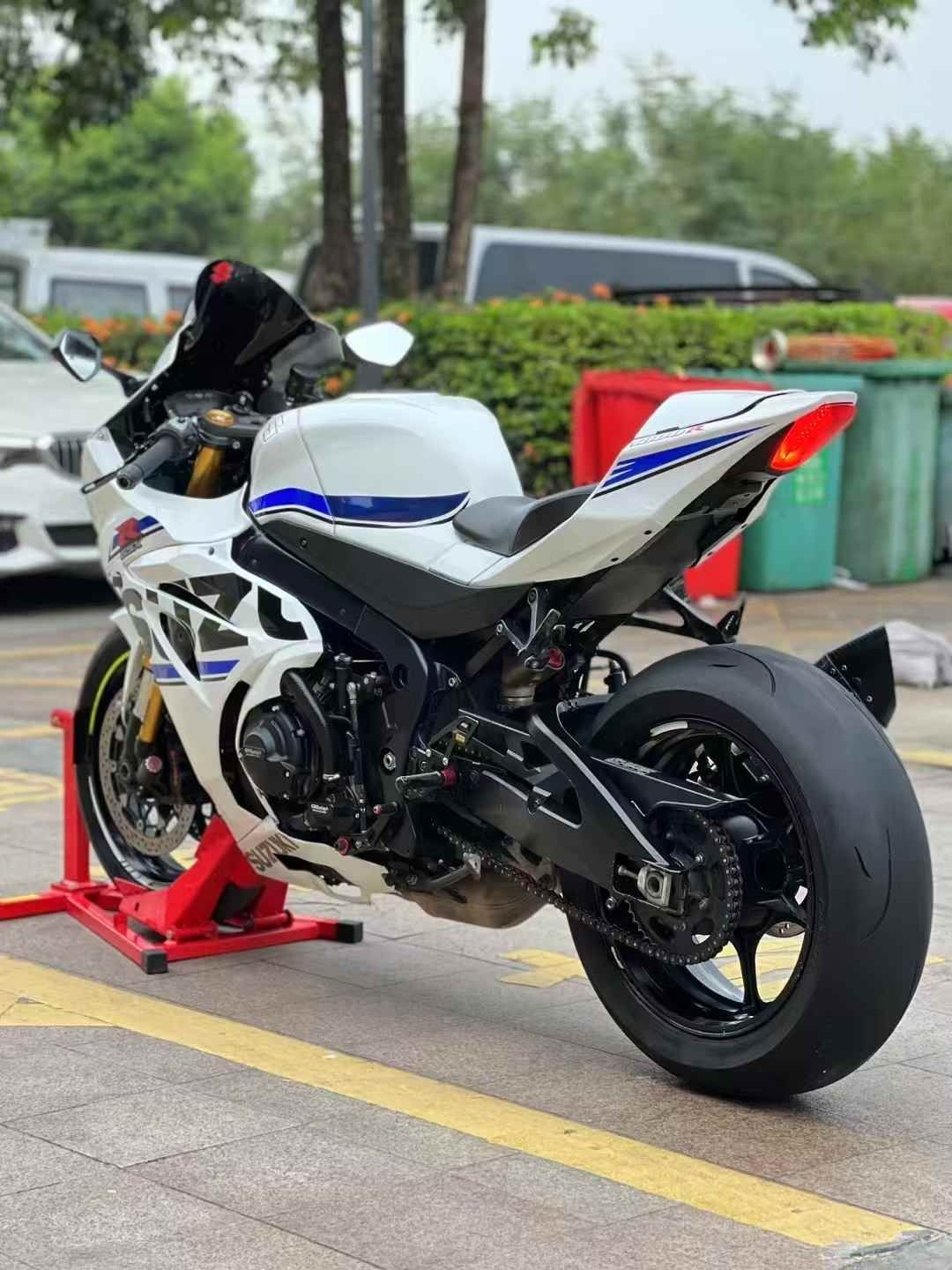 Продаётся мотоцикл suzuki gsx-r1000
