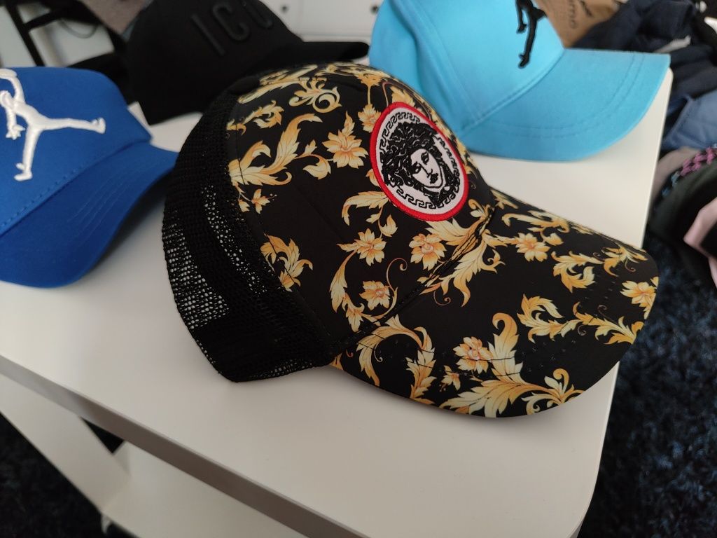 Șapcă Jordan Șapcă Versace Șapcă ICON Șapcă Disquared