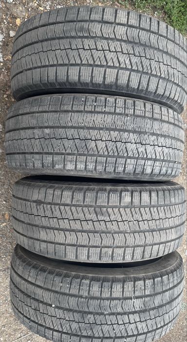 Bridgestone Blizzak VRX 205/50/17 Зима. Липучка