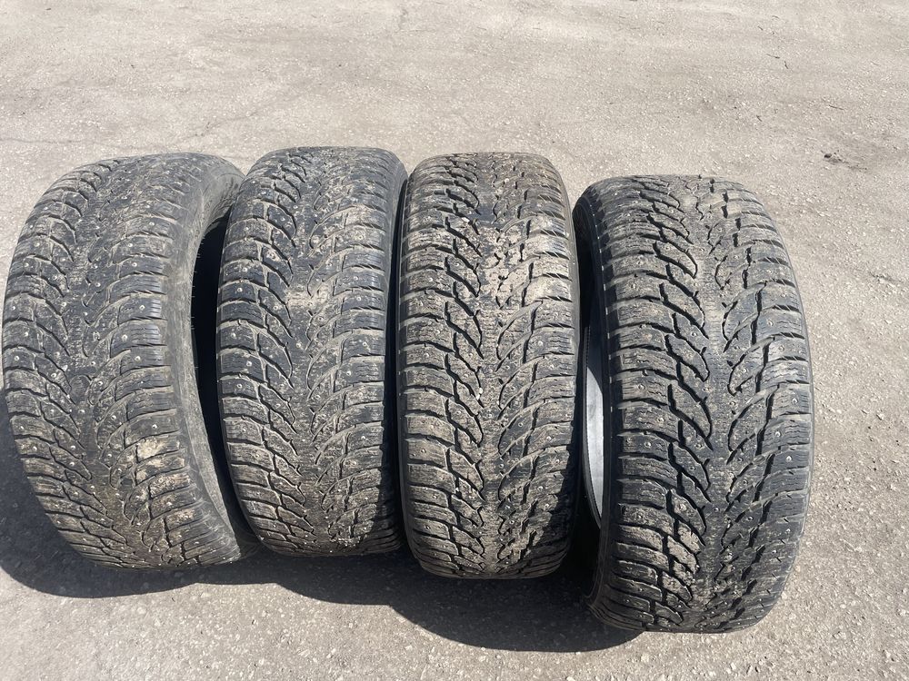 Продам зимние шины Nokian Hakkapeliitta 9 SUV 275/55 R20 117T с шипами