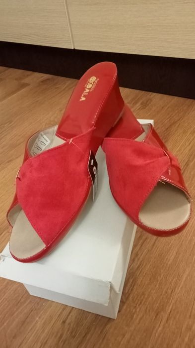 Женские шлепки.Новые.