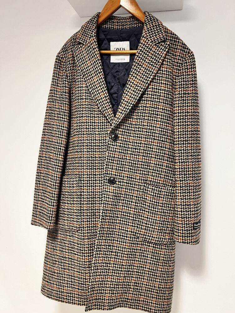 Palton in carouri Zara