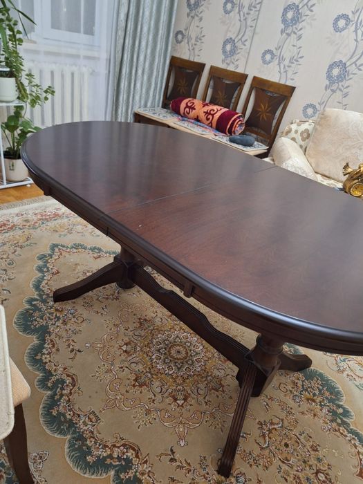 Стол с 6 стульями