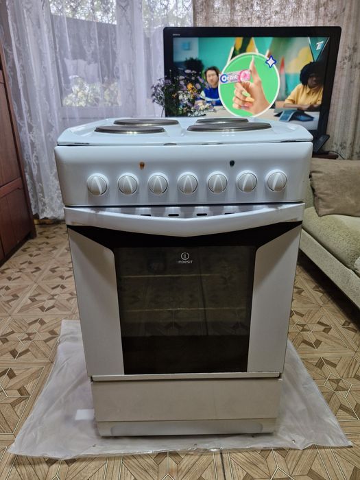 Электроплита "Индезит".