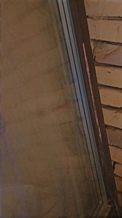 Oq va jigar akfa eshiklari