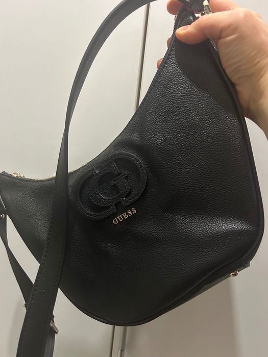 Чанта GUESS актуален модел за рамо