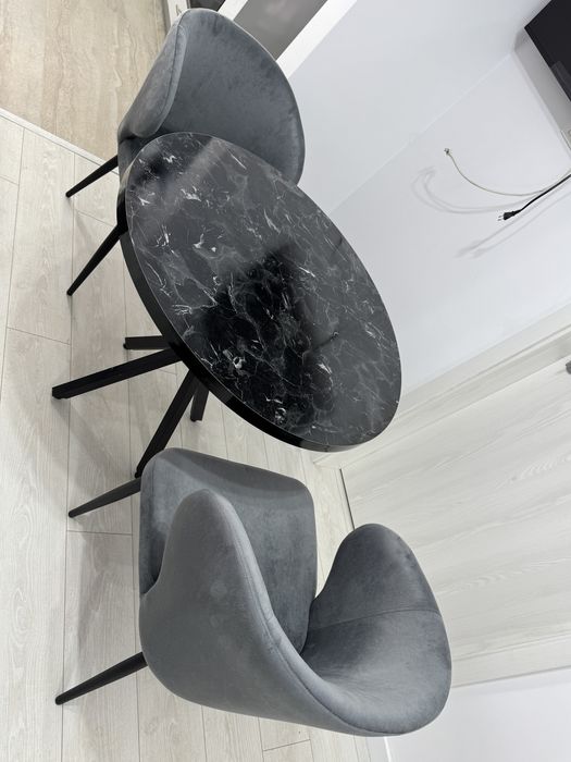Seta masă Hamburg Black Marble cu două scaune Rio gri,