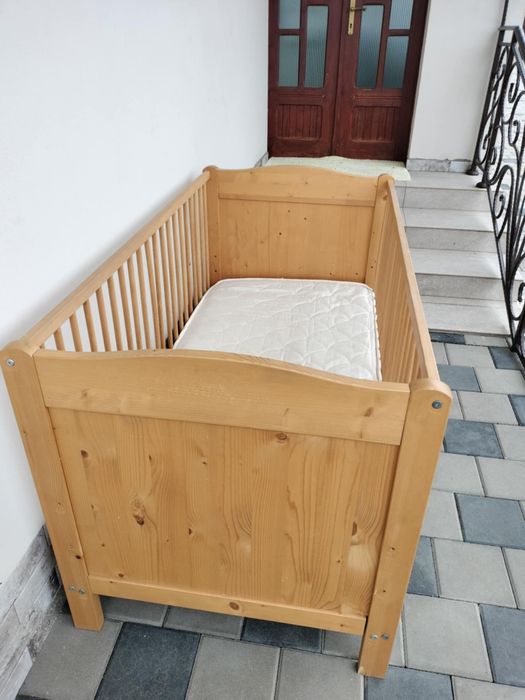 Pătuț bebe din lemn