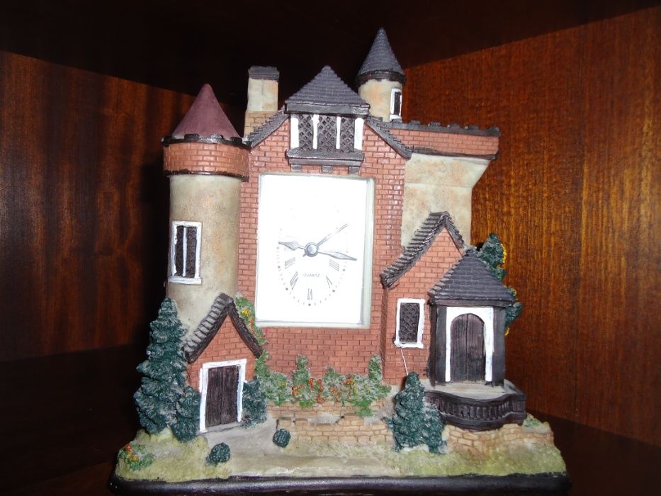 свещници .часовник,гоблени и пана за дома