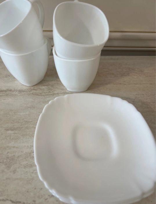 Set de 4 cesti de cafea cu farfurii