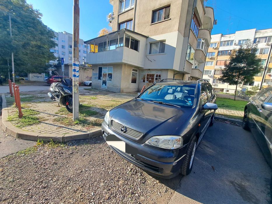 Продавам Опел Астра  комби 1,6
