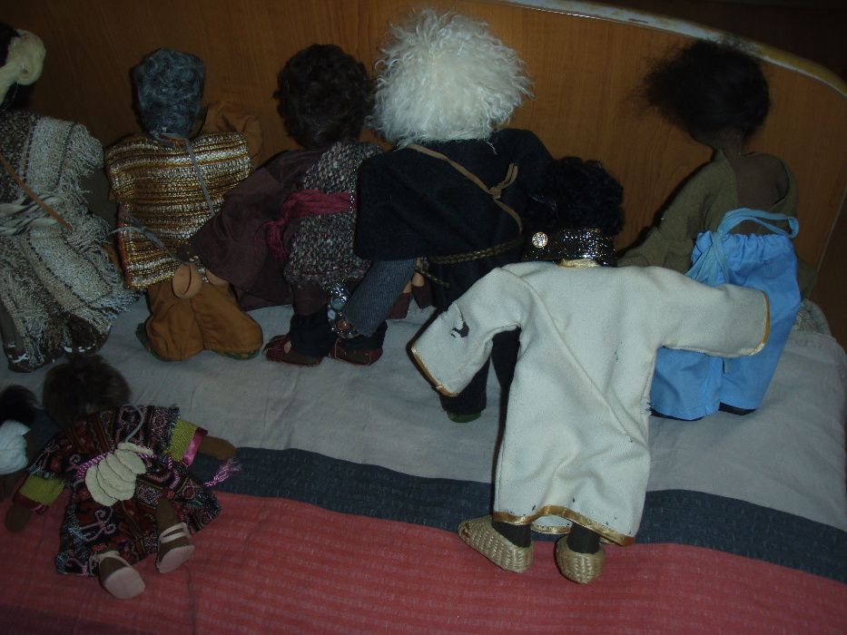 Personaje lucrate manual accesorizate sceneta gen "Nasterea Domnului"