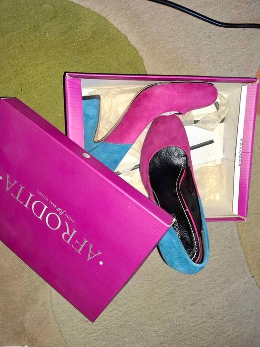 Pantofi de piele intoarsa