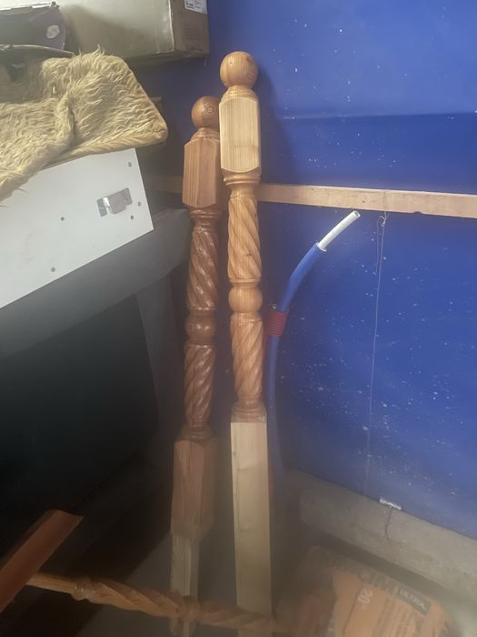 Balustradă din lemn masiv – 2 bucăți + 2 stâlpi (arin)