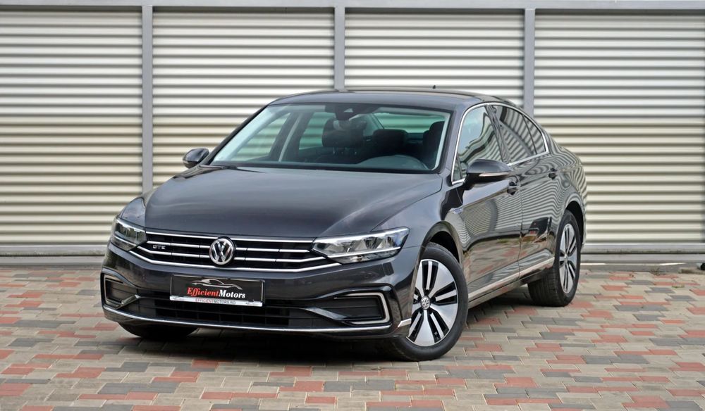 Volkswagen Passat 218CP/GTE/Distronic/Alcantara/Scaune incalzite/Virtual cockpit/Autohol