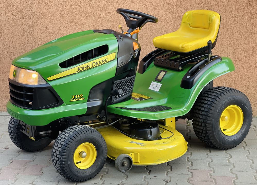 Tractoraș iarba/gazon John Deere X 110 R 603cc 18.5 cai Recent adus !