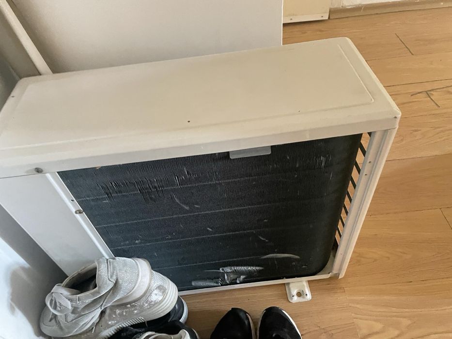 Продавам климатик Мидеа 9