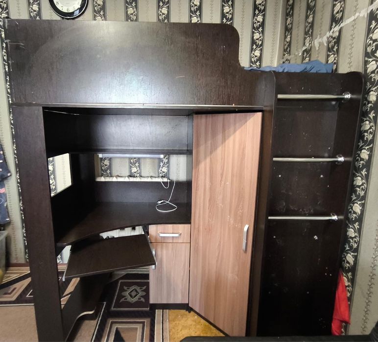 СРОЧНО! Продам десткую кровать-чердак в среднем состоянии