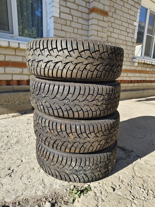 Продам комплект зимних шин