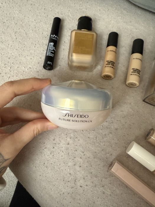 Декоративна козметика - MAC, Bobbi Brown, Pat McGrath, и други.