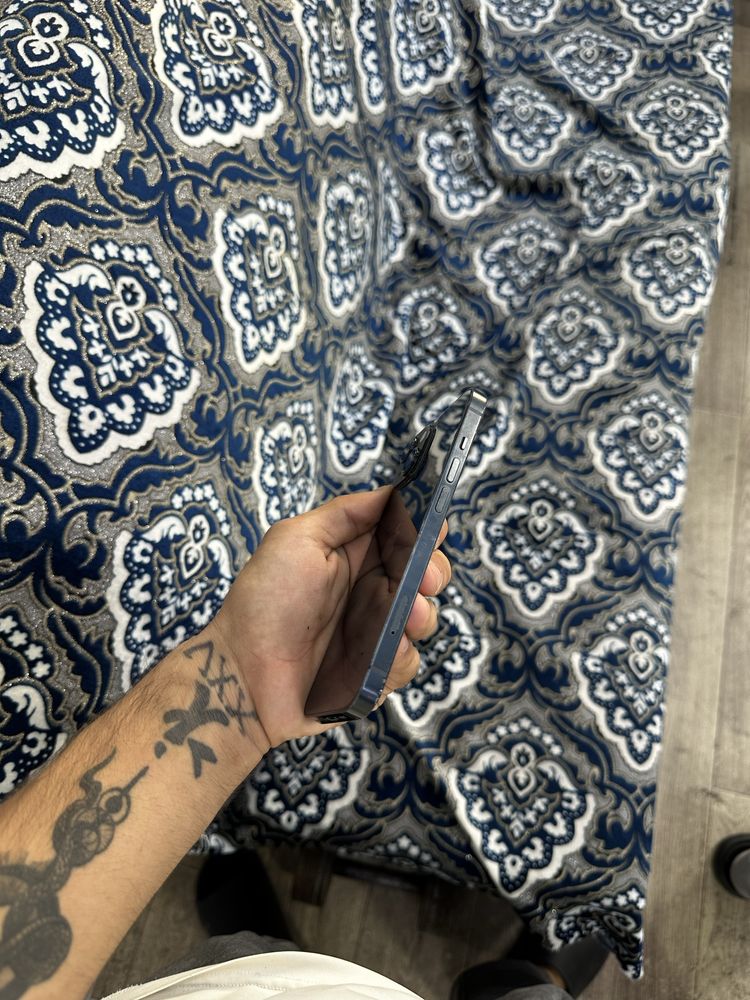 iphone 14 blue.