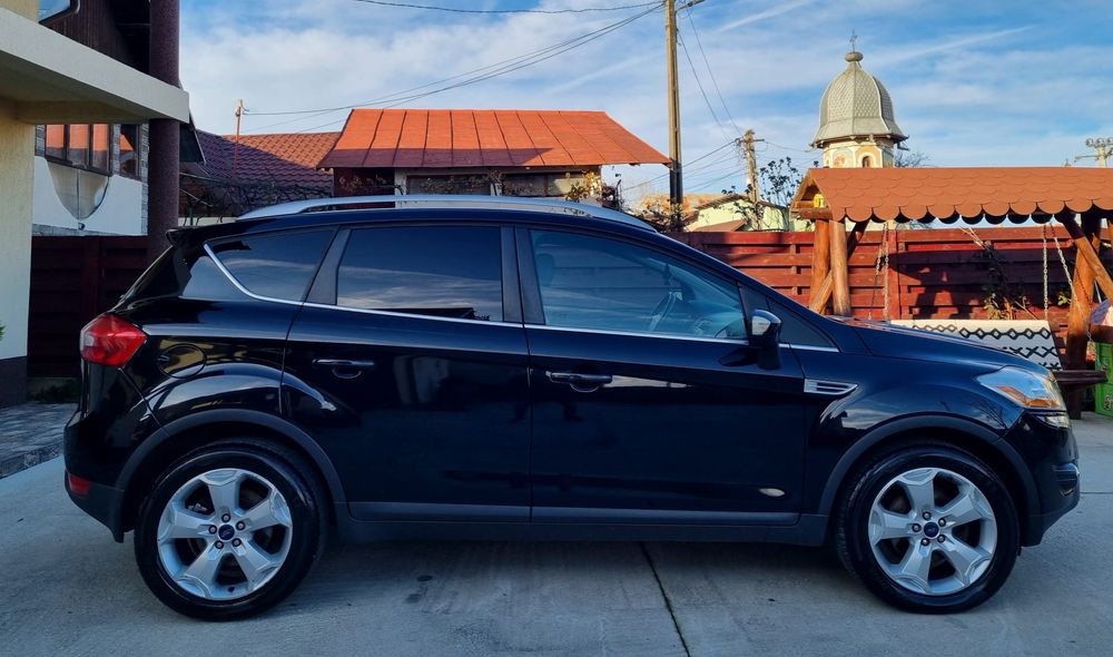 Ford Kuga//TITANIUM//FULL//4 x 4//2012//Panoramic//Xenon