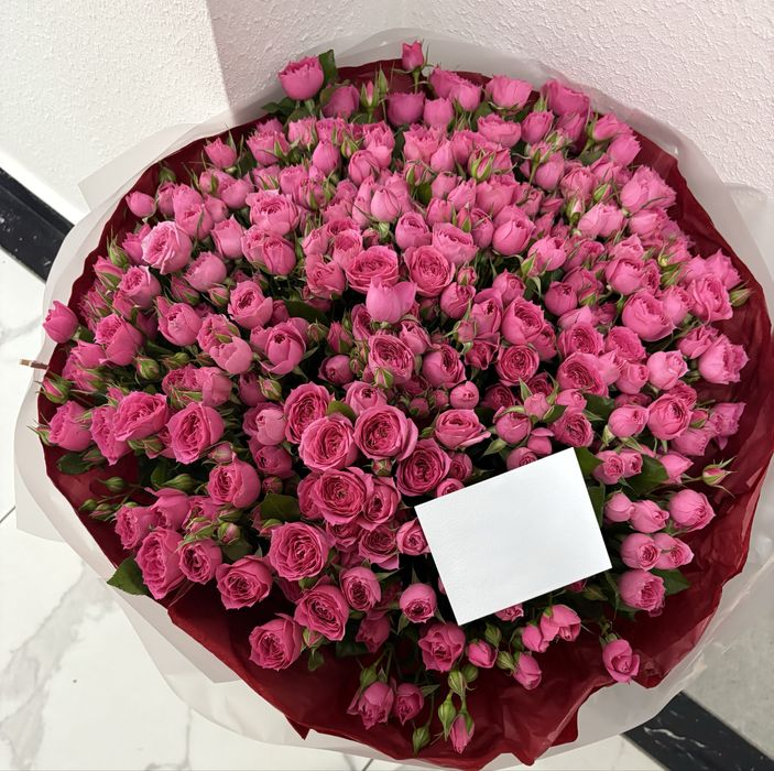 Большой букет кустовые розы