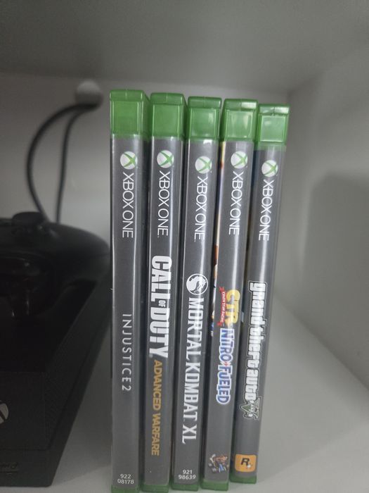 Xbox one x 1TB +2 console + 6 jocuri
