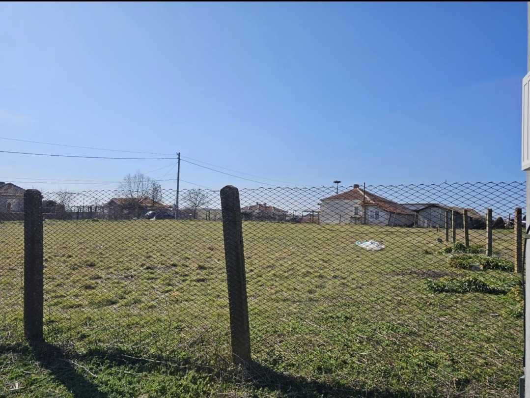 Продавам два съседни парцела, топ локация