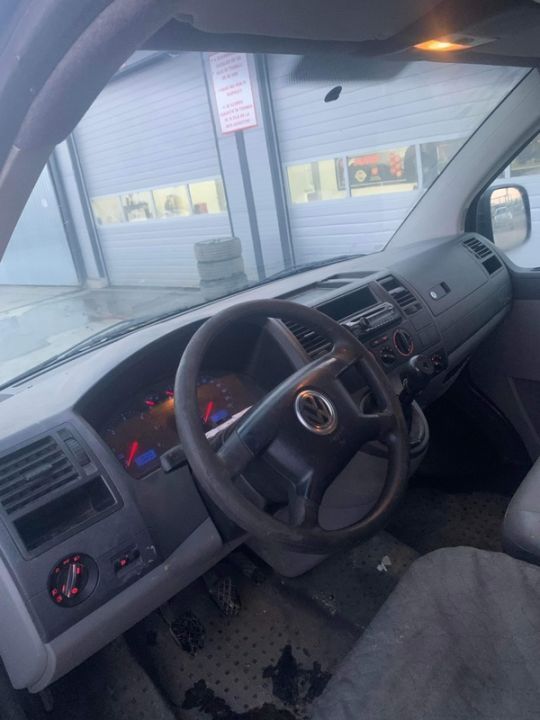 DEZMEMBREZ Piese Auto Volkswagen Vw Transporter T5 Motor 2.5 Diesel Cod AXD Cutie de Viteze Manuala 6 Trepte Bara fata completa Capota Far Portiera fata stanga dreapta Volan pe stanga